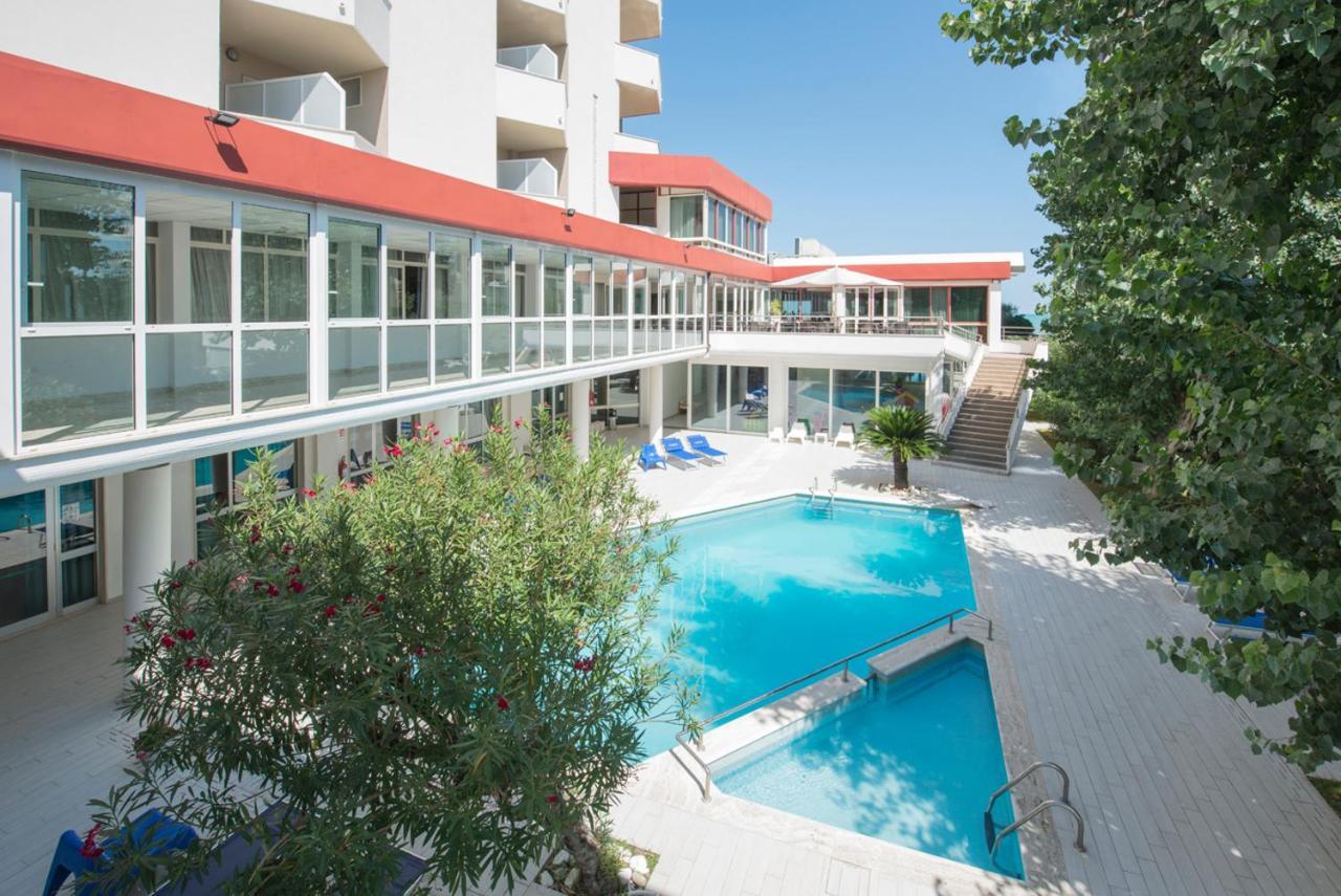 Grand Hotel Adriatico Монтесильвано Экстерьер фото