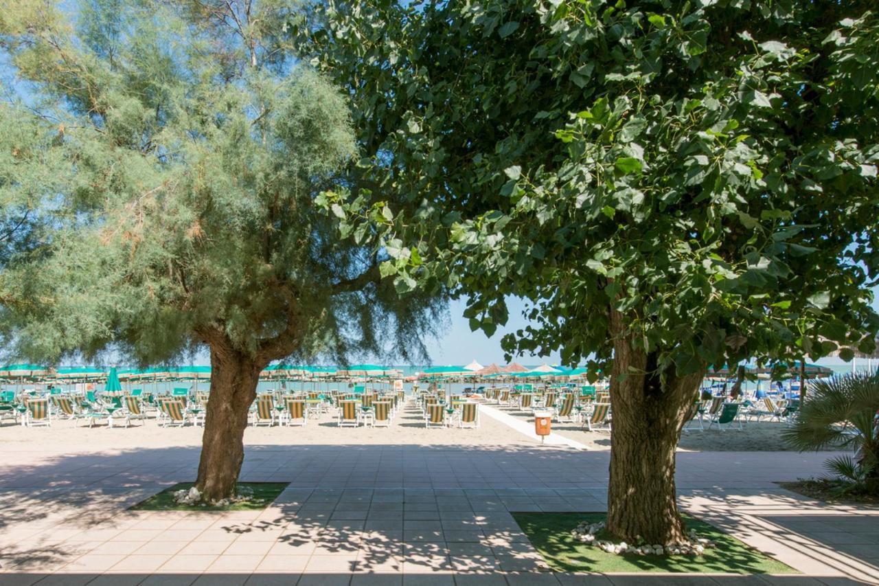 Grand Hotel Adriatico Монтесильвано Экстерьер фото